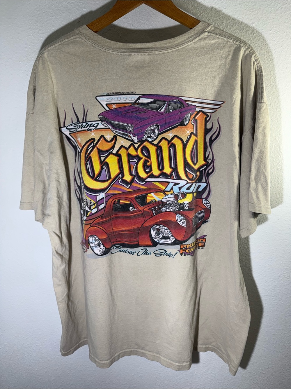 Vintage Racing Graphic Beige T-Shirt